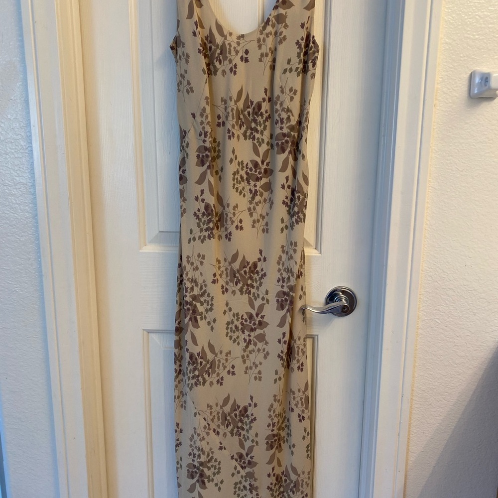 Banana Republic long dress size 2. Mermaid cut style bottom flattering back line